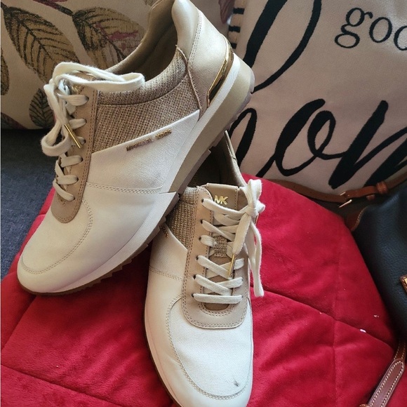 A super cute pair of MK Tennis Shoes. Size 11 - Picture 1 of 4